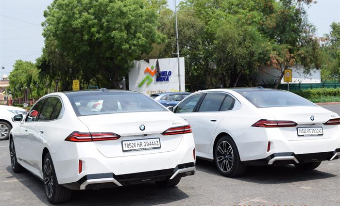 BMW 530Li saloons positioned on assignment in central Delhi