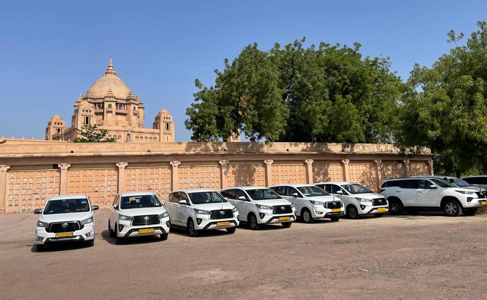 A line of Toyota Innova Crysta vehicles from the Pal Tour & Travels fleet staged for a multi-vehicle assignment